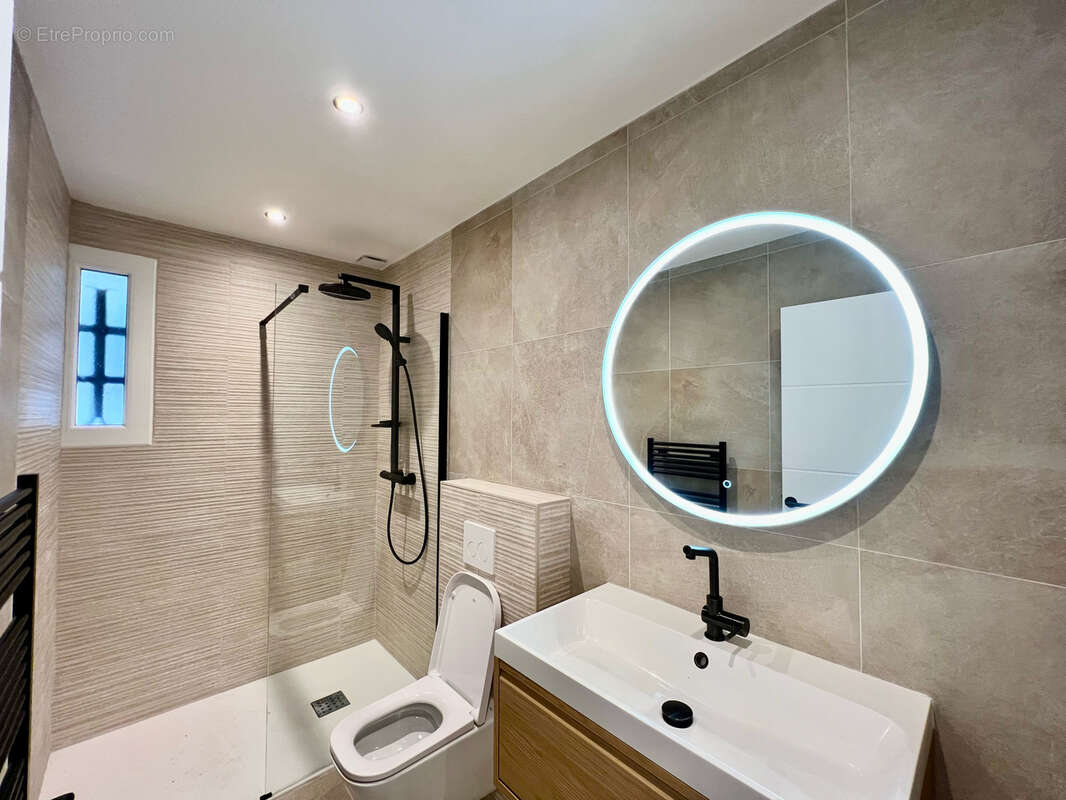 Appartement à SAINT-LAURENT-DU-VAR