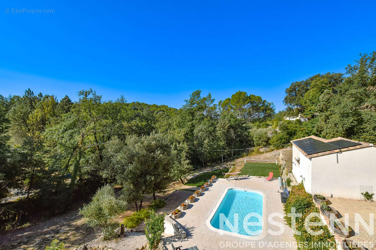 A vendre à LORGUES - Propriété familiale 6 chambres au coeur d'un environnement privilégié avec PISCINE - photo 16