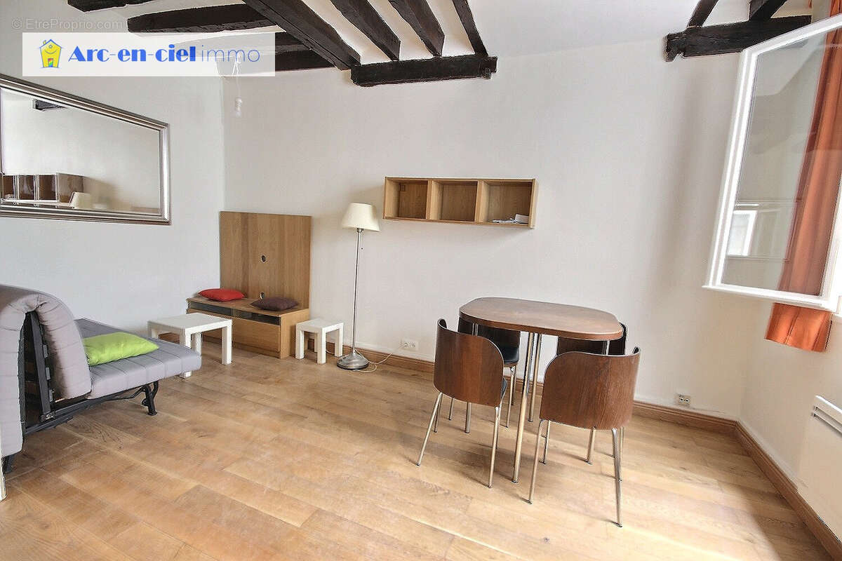 Appartement à PARIS-3E