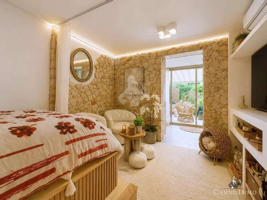 Appartement à MANDELIEU-LA-NAPOULE