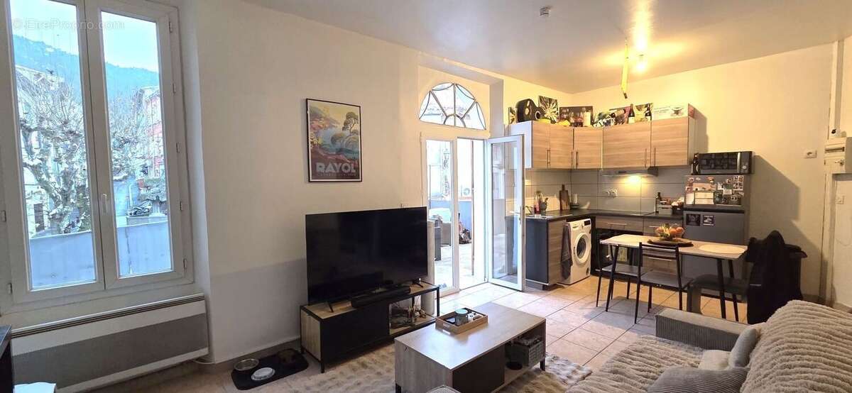 CUGES LES PINS-IMMEUBLE-A VENDRE-MURS PROS-APPARTEMENT T2 AVEC - Appartement à CUGES-LES-PINS