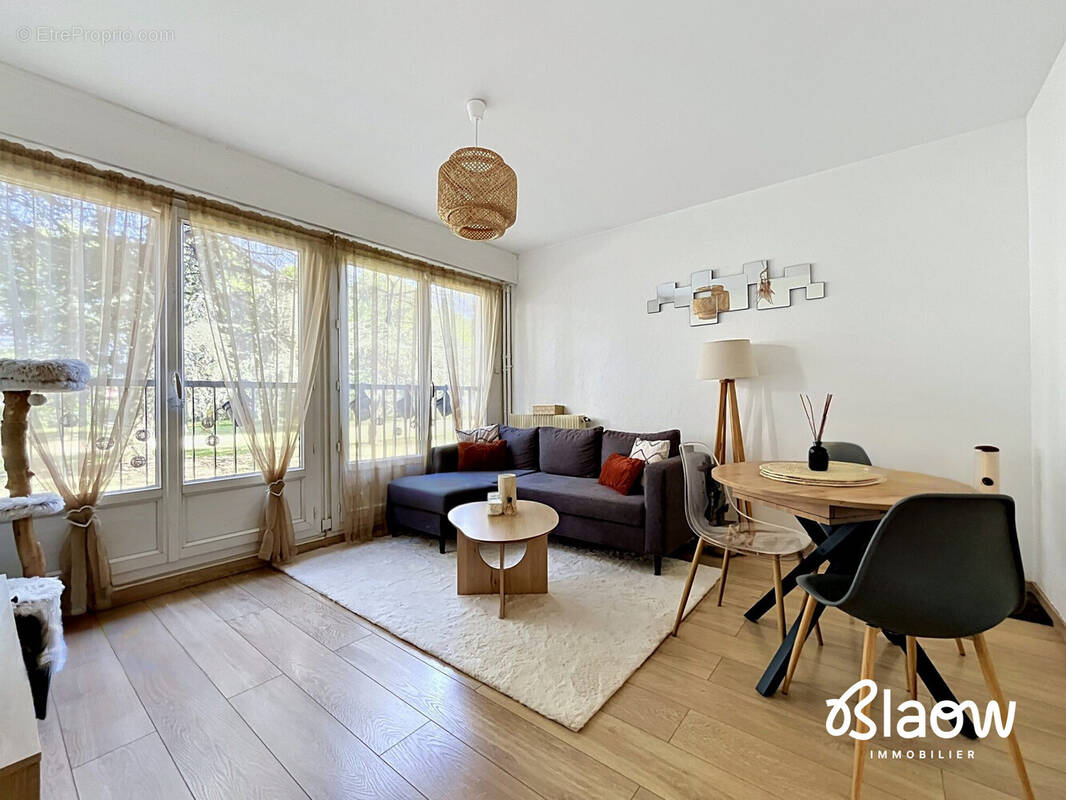 Appartement à MEYZIEU