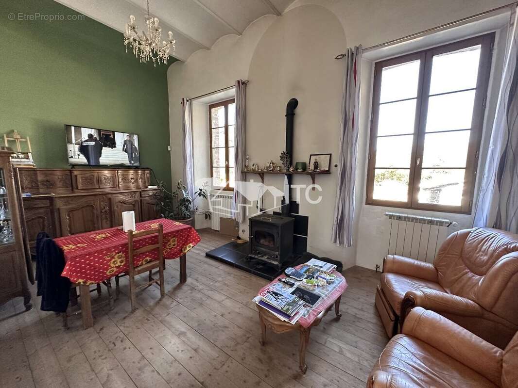 Maison ancienne de caractere avec piscine sur 3190m² de terrain - photo 6