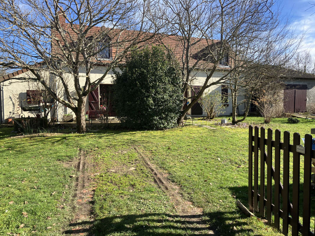 Maison à LURCY-LEVIS