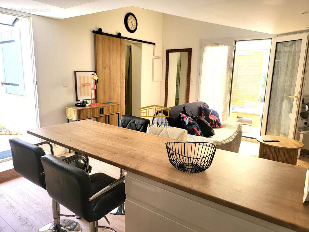 Maison à VIC-LA-GARDIOLE