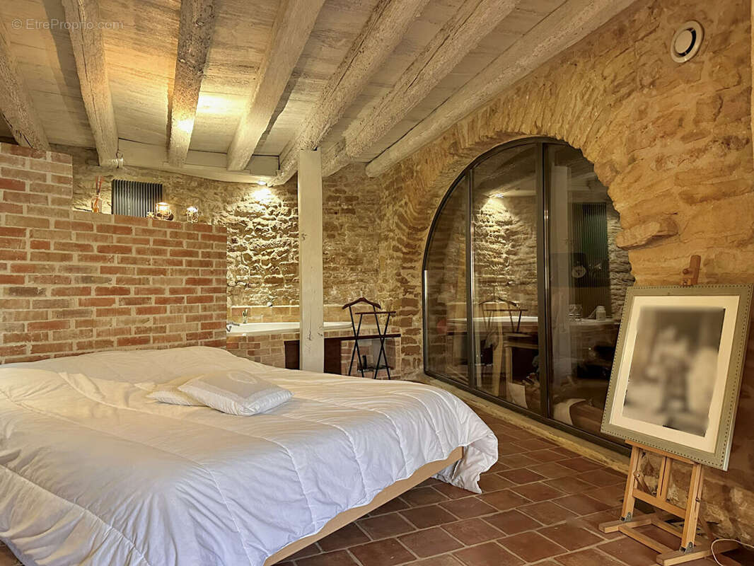 Appartement à POUILLY-LE-MONIAL