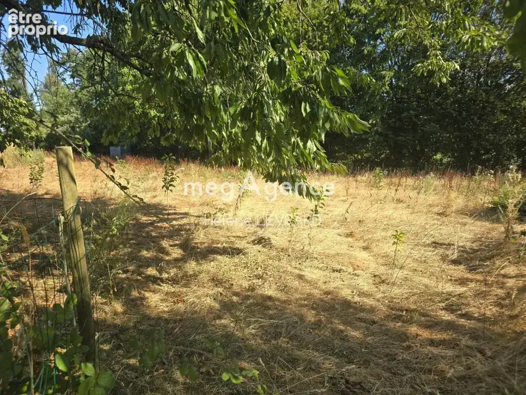 BAIS : Terrain de loisirs de +7000m² avec bâtiments - photo 2