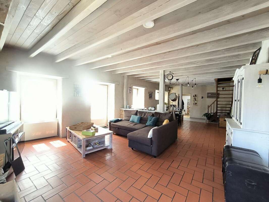 Une pièce de vie de 44 m² ! - Maison à LES HERBIERS