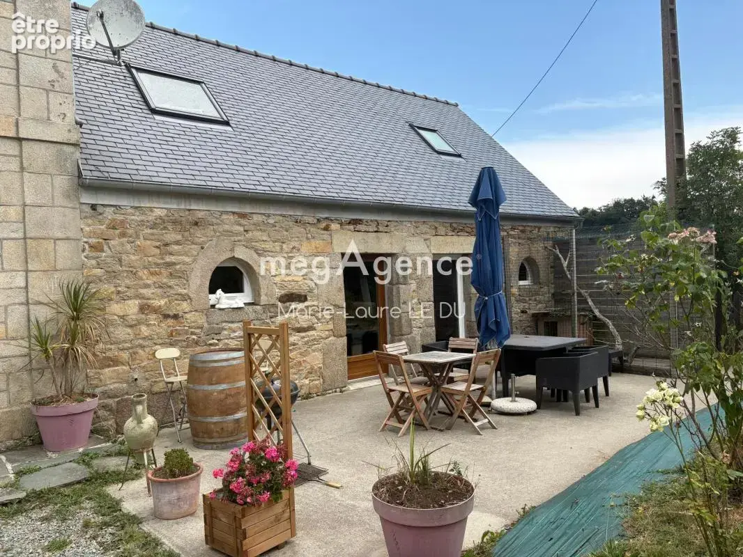 2 Maisons de caractere avec hangars sur terrain 18500m² environ - photo 3