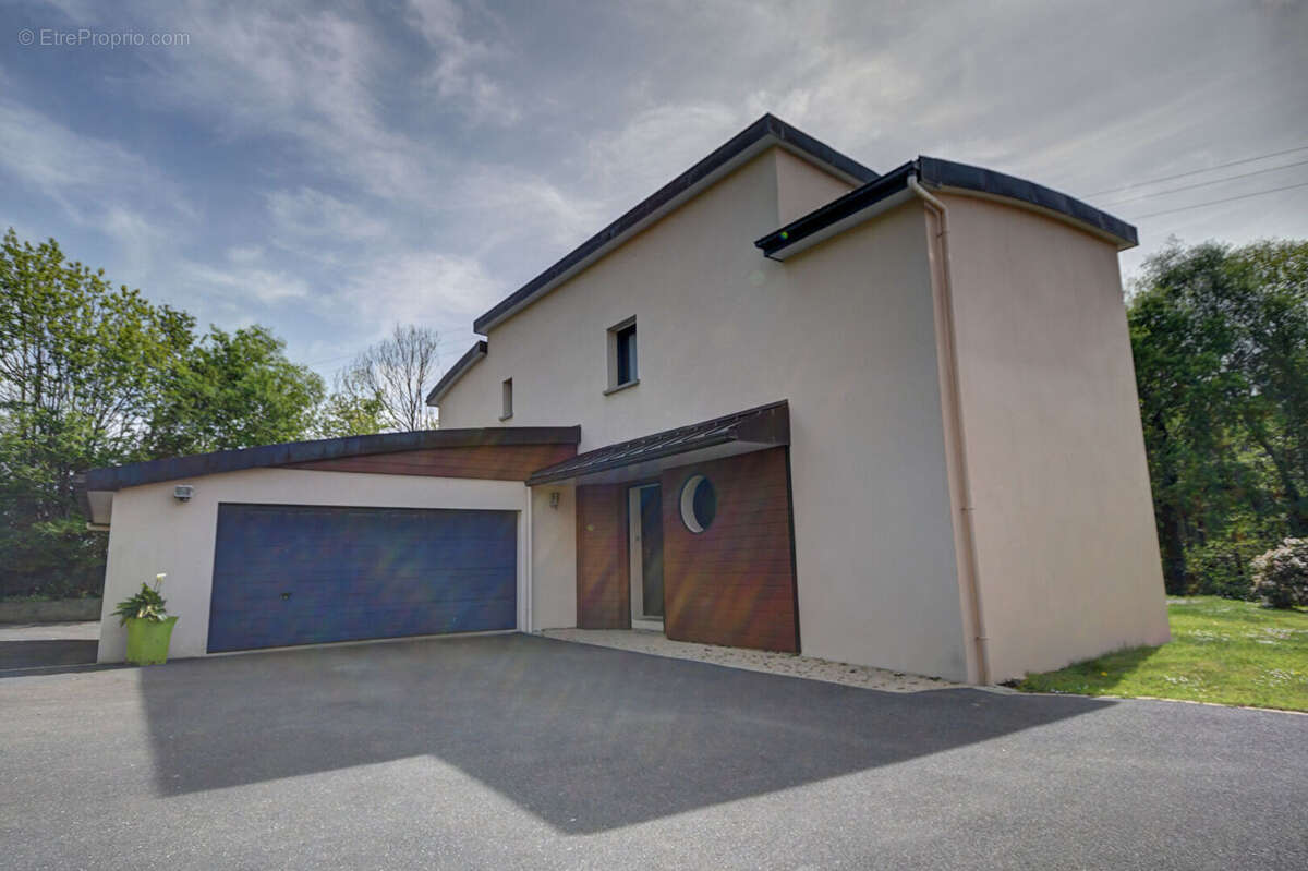 Maison à SAINT-URBAIN