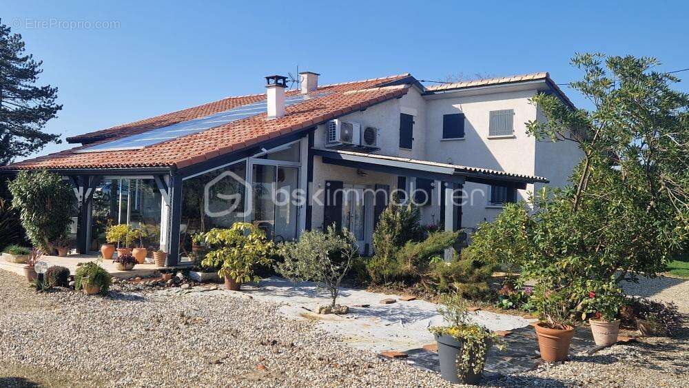 Maison plain pied - 4 chambres - veranda - grand garage - parc arbore - photo 4