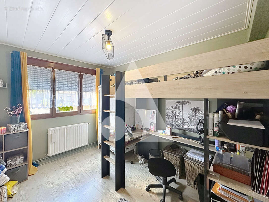 Maison à QUIEVRECHAIN