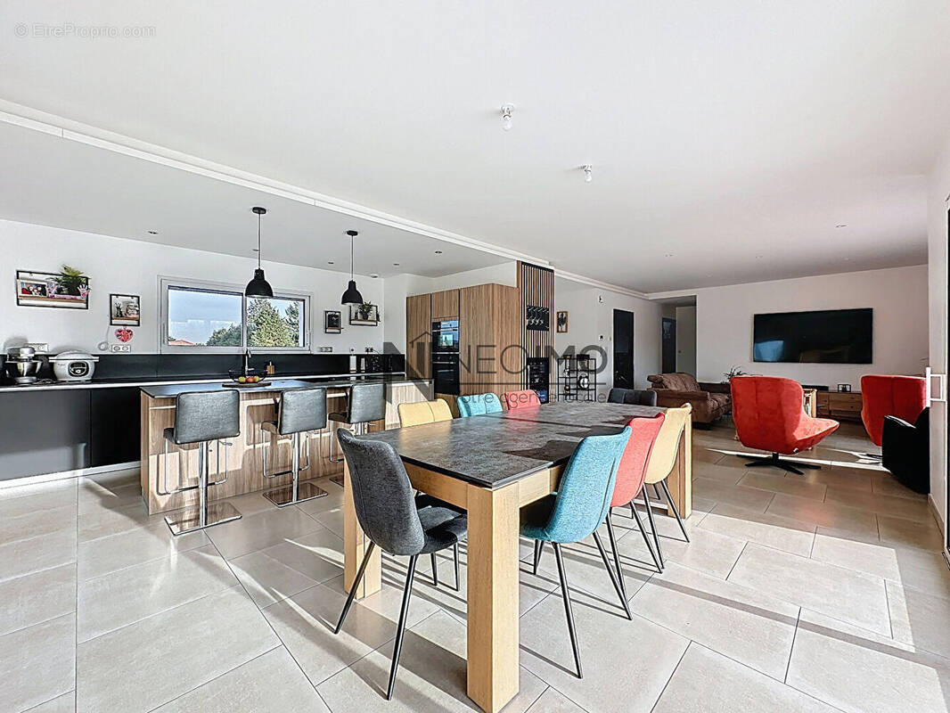 Maison à NEUFCHATEAU