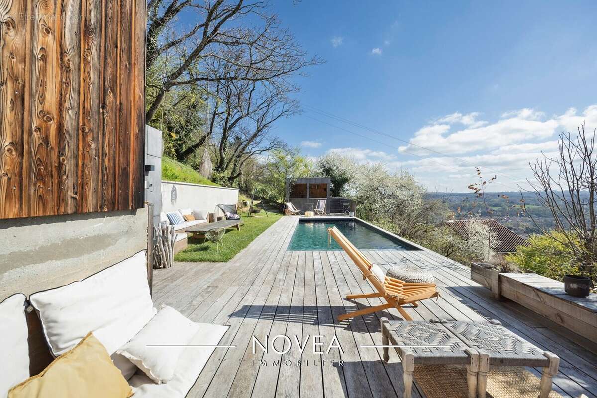 Maison à COUZON-AU-MONT-D'OR