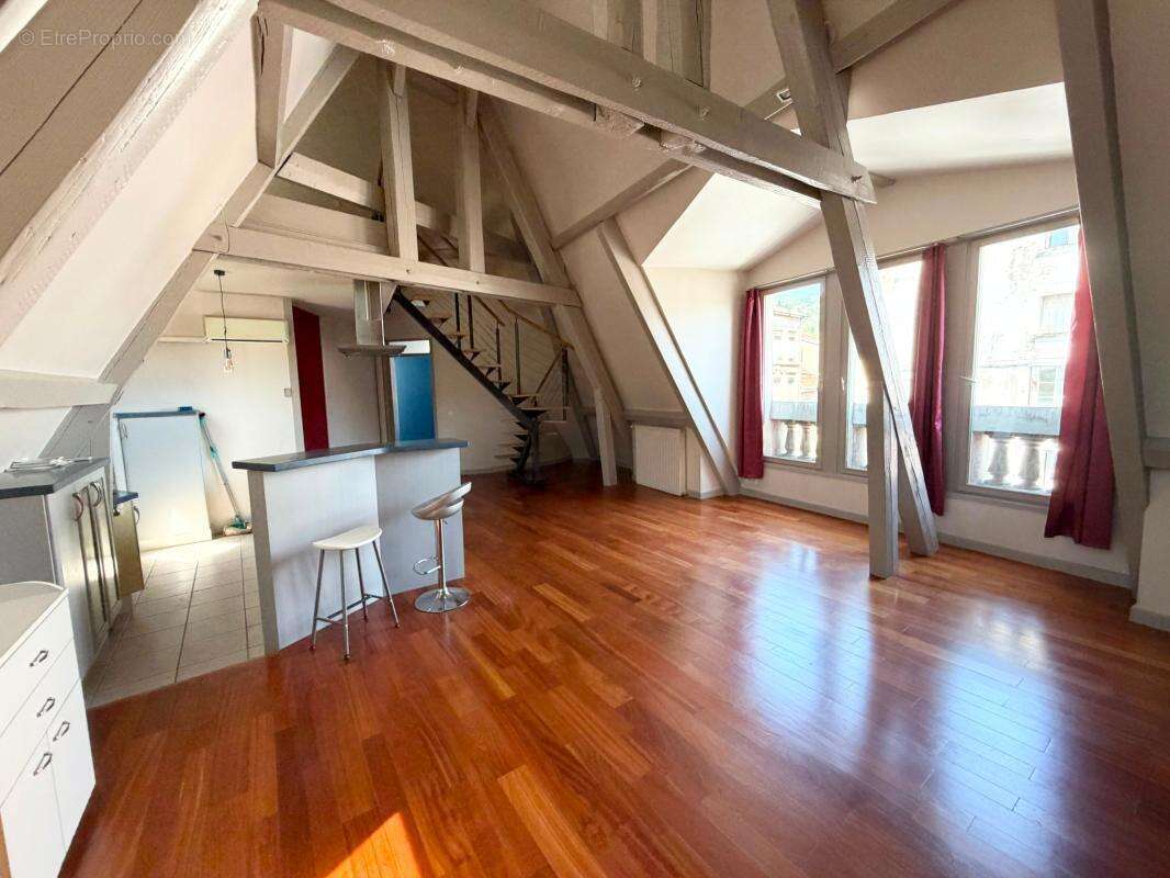 Appartement de caractère – 3 chambres – cave - centre ville - photo 11