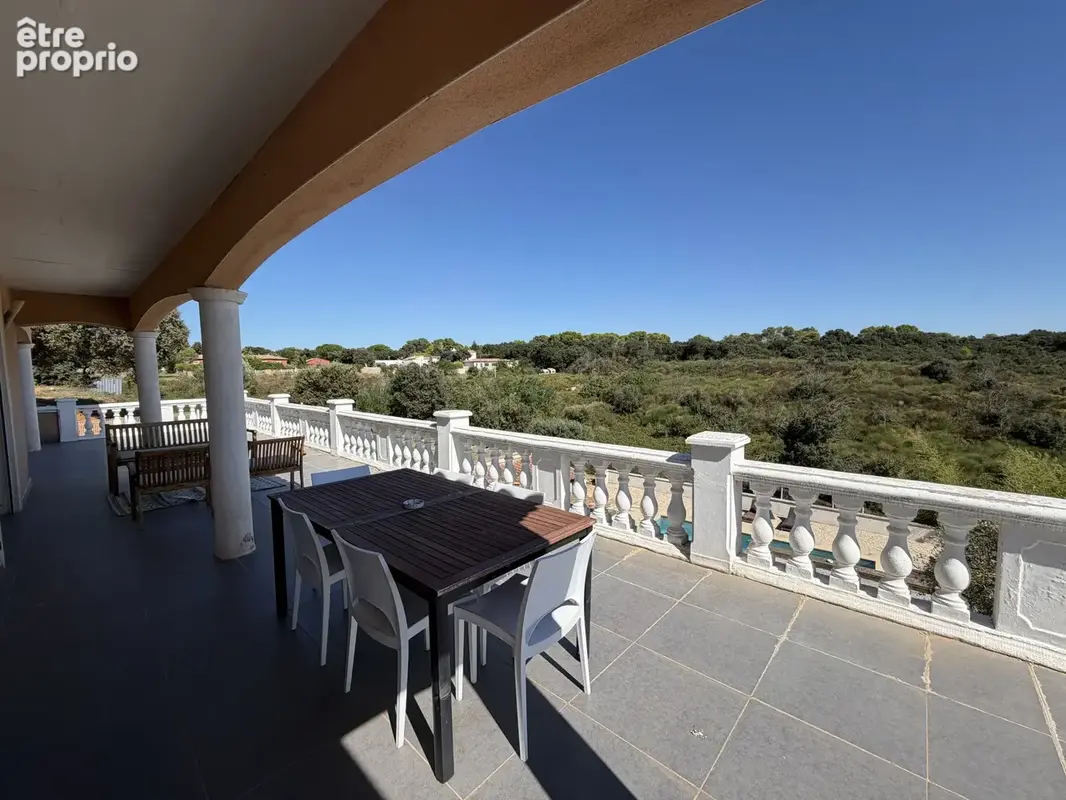 Saint-Gilles, villa dans un ensemble immobilier, T5 de plain pied lumineux avec jardin et terrasse - photo 9