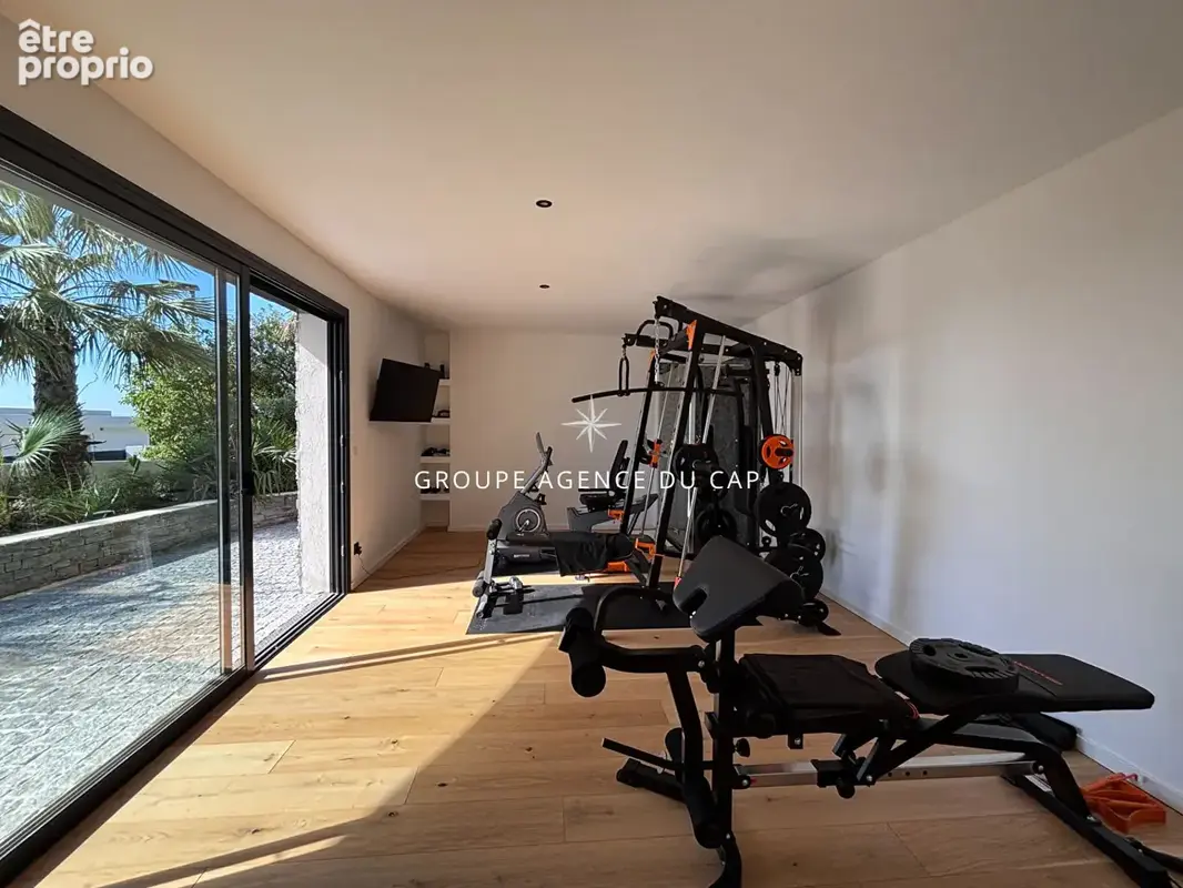 À vendre villa contemporaine de 350m² 8 pièces avec vue mer, à pied des plages et des commerces des issambres - photo 17