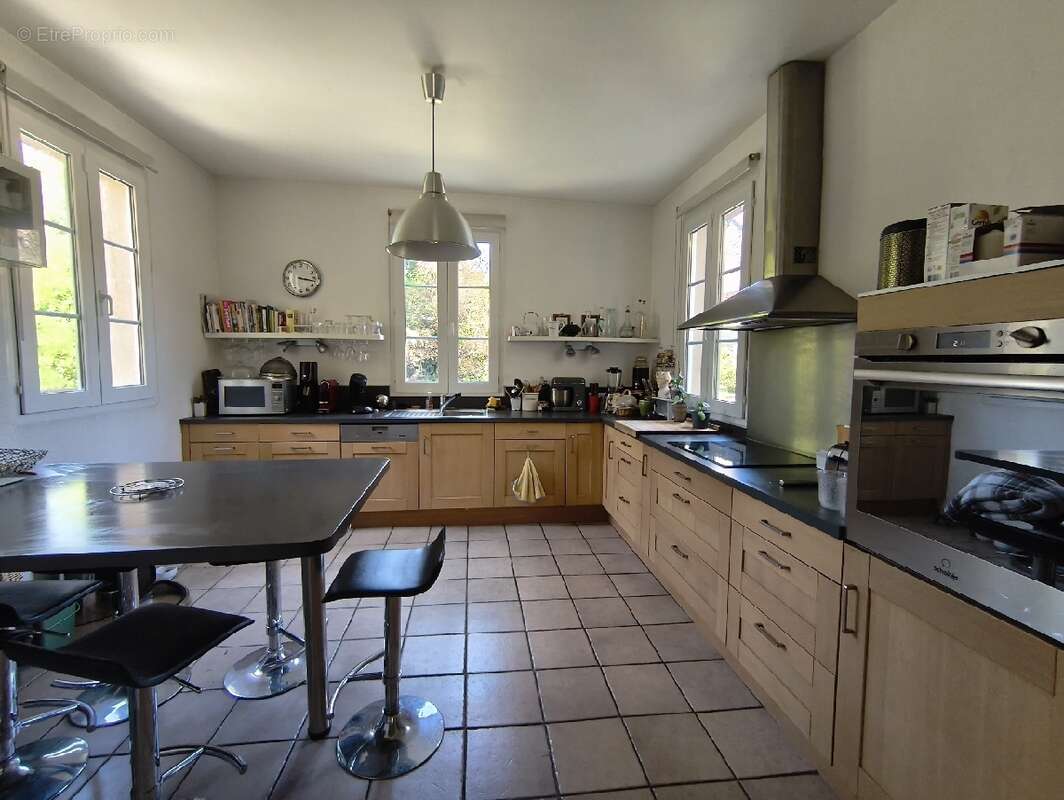 Maison 222 m² à Nesles-La-Vallee  - photo 3