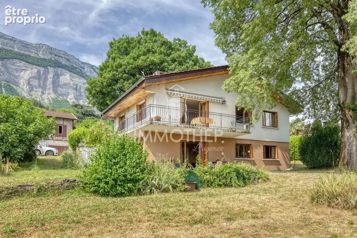 Maison à MEYLAN