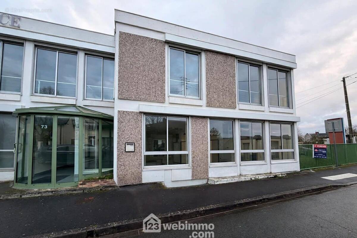 Dans un immeuble sécurisé et entretenu - Commerce à LAON