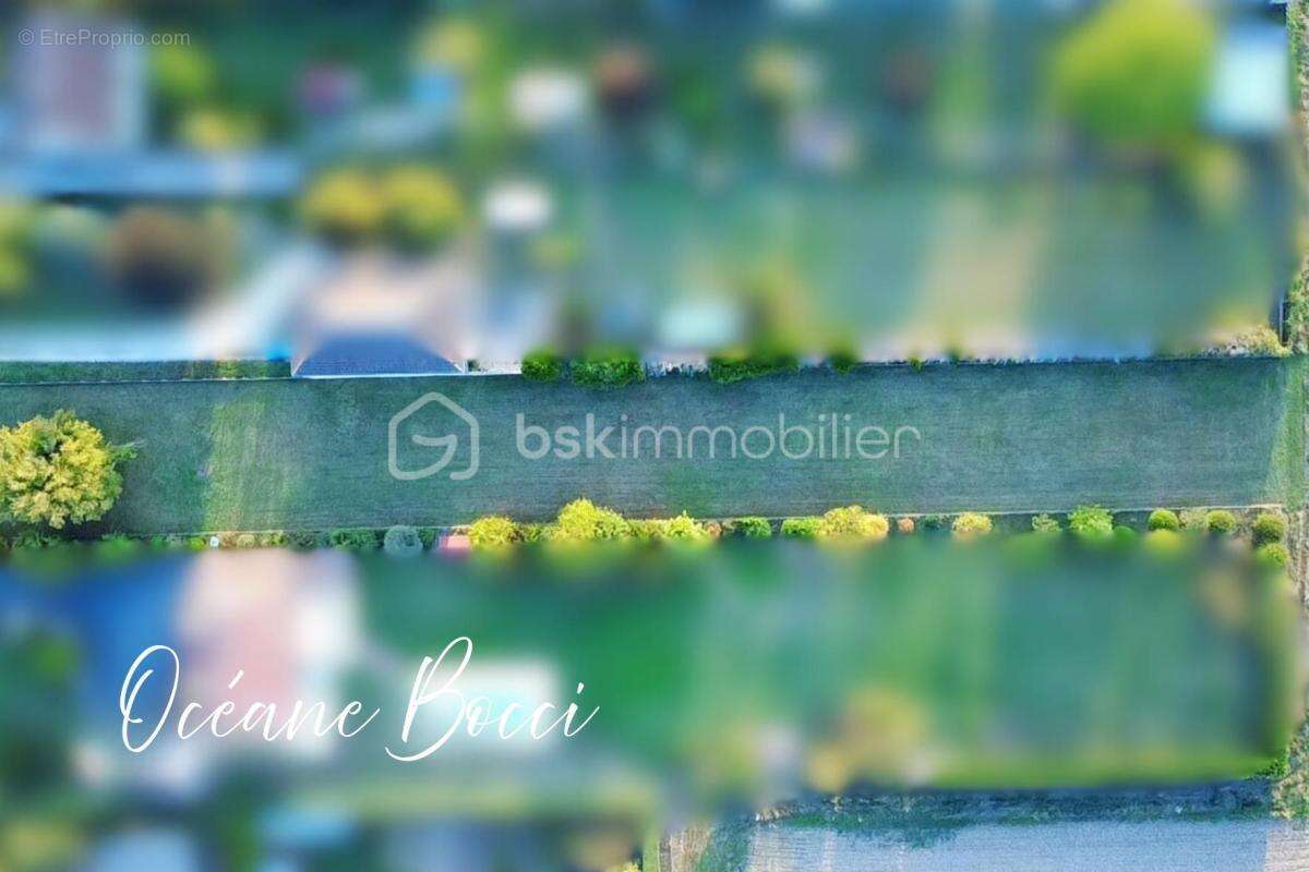 Terrain à MEHUN-SUR-YEVRE