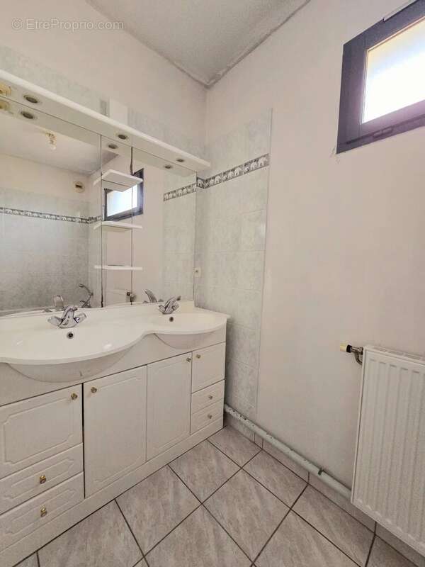 Appartement à ANSE