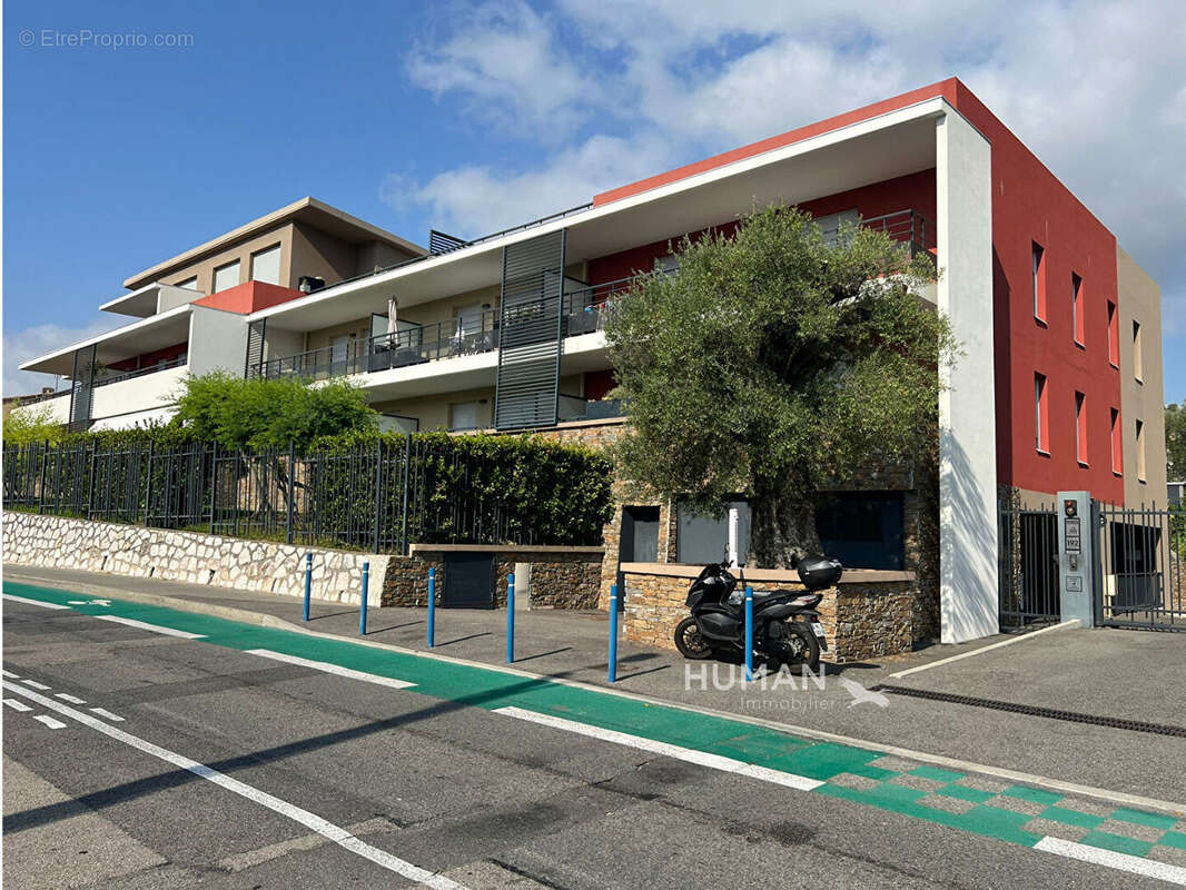 Garage / Box fermé de 14 m² ? Résidence récente sécurisée ? Secteur Les Maurettes - photo 4