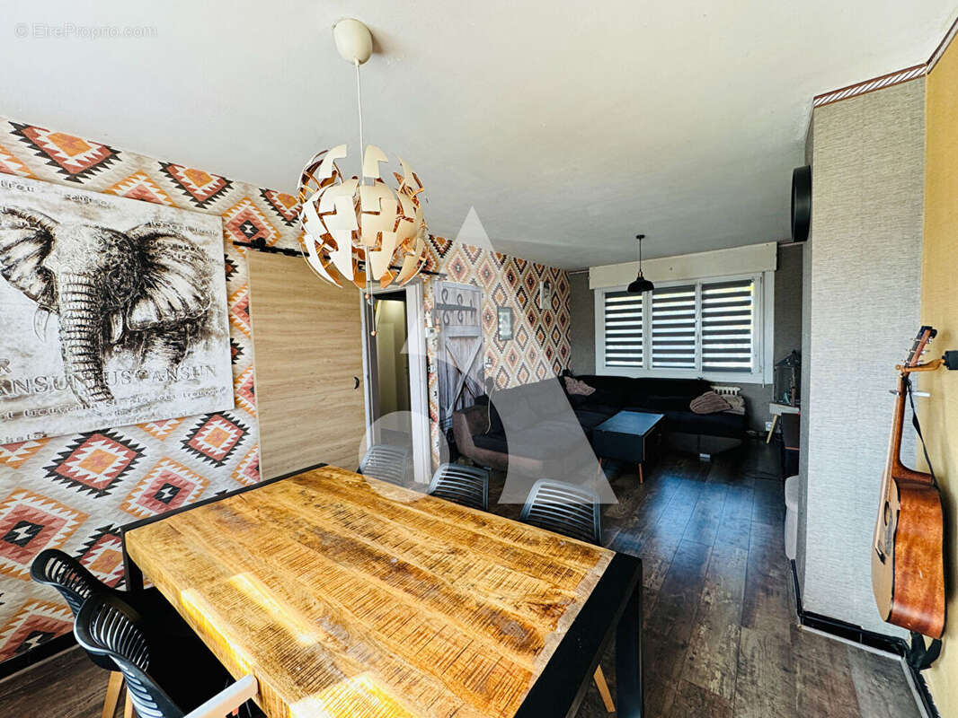 Maison à QUIEVRECHAIN