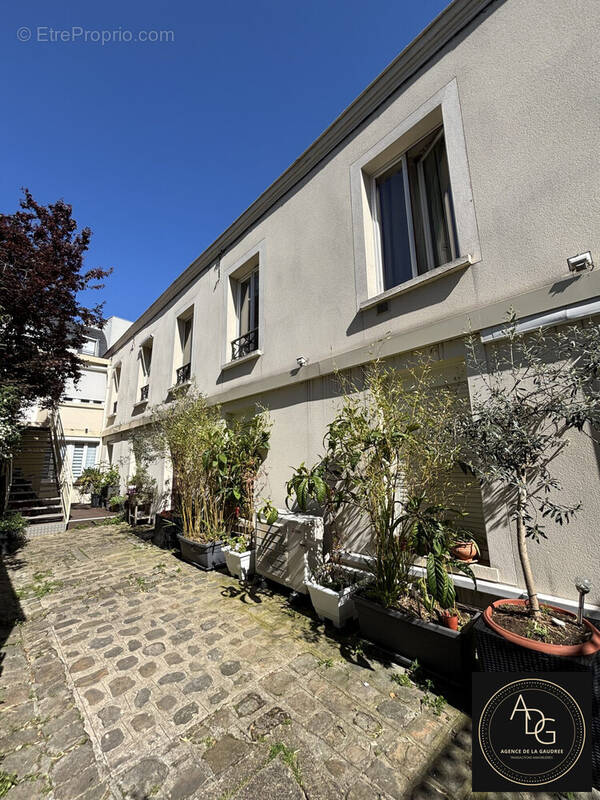 Appartement à CHARENTON-LE-PONT