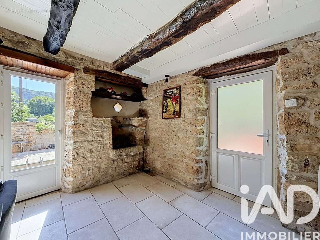Photo 9 - Maison à SAINT-GEORGES-DE-LUZENCON