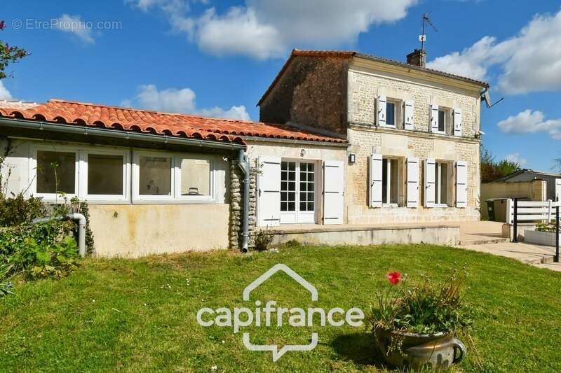 Maison à vendre 5 pièces TORXE (17) avec jardin clos de 1000m², garage et atelier - photo 3