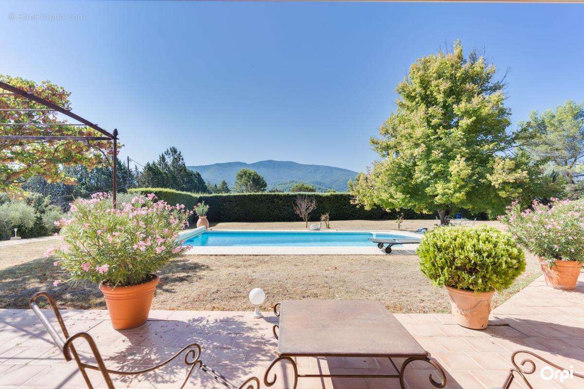 Villa Provençale de Plain-Pied à Saint-Zacharie — Écrin de Charme au Cœur d'un Domaine Arboré de 5 940 m² - photo 8