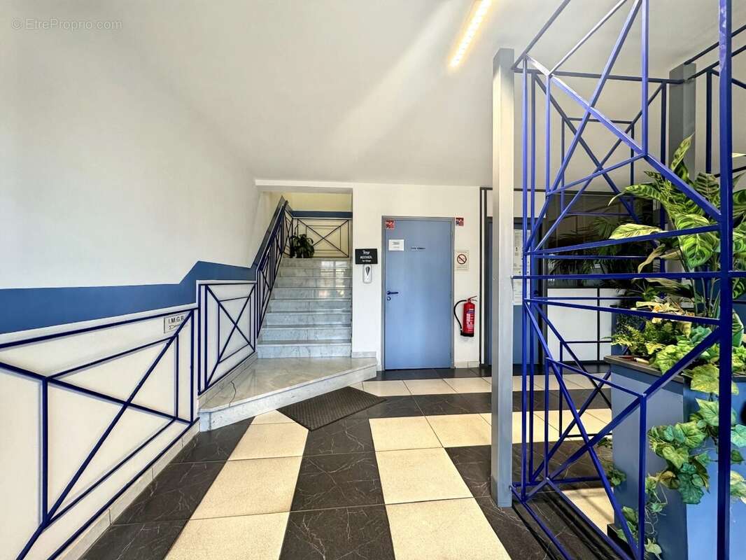 Commerce à SAINT-CHINIAN