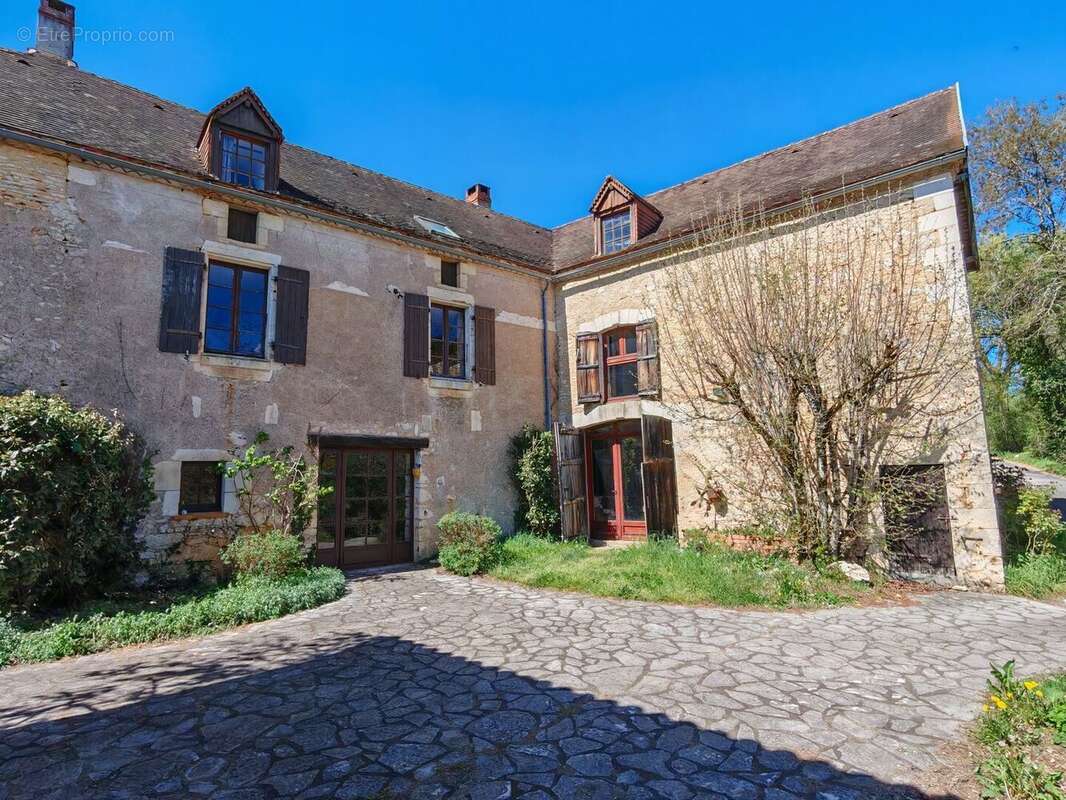 Cour - Maison à CUBJAC