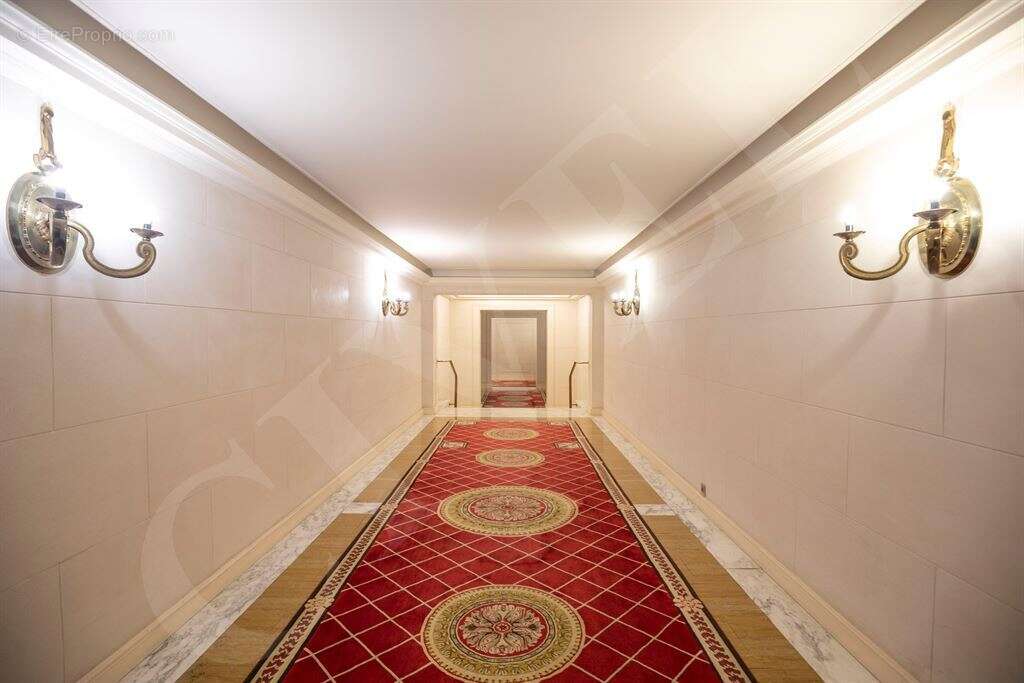 Appartement à PARIS-8E