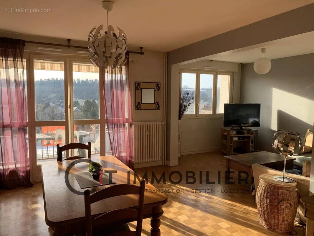 Appartement à LA TOUR-DU-PIN