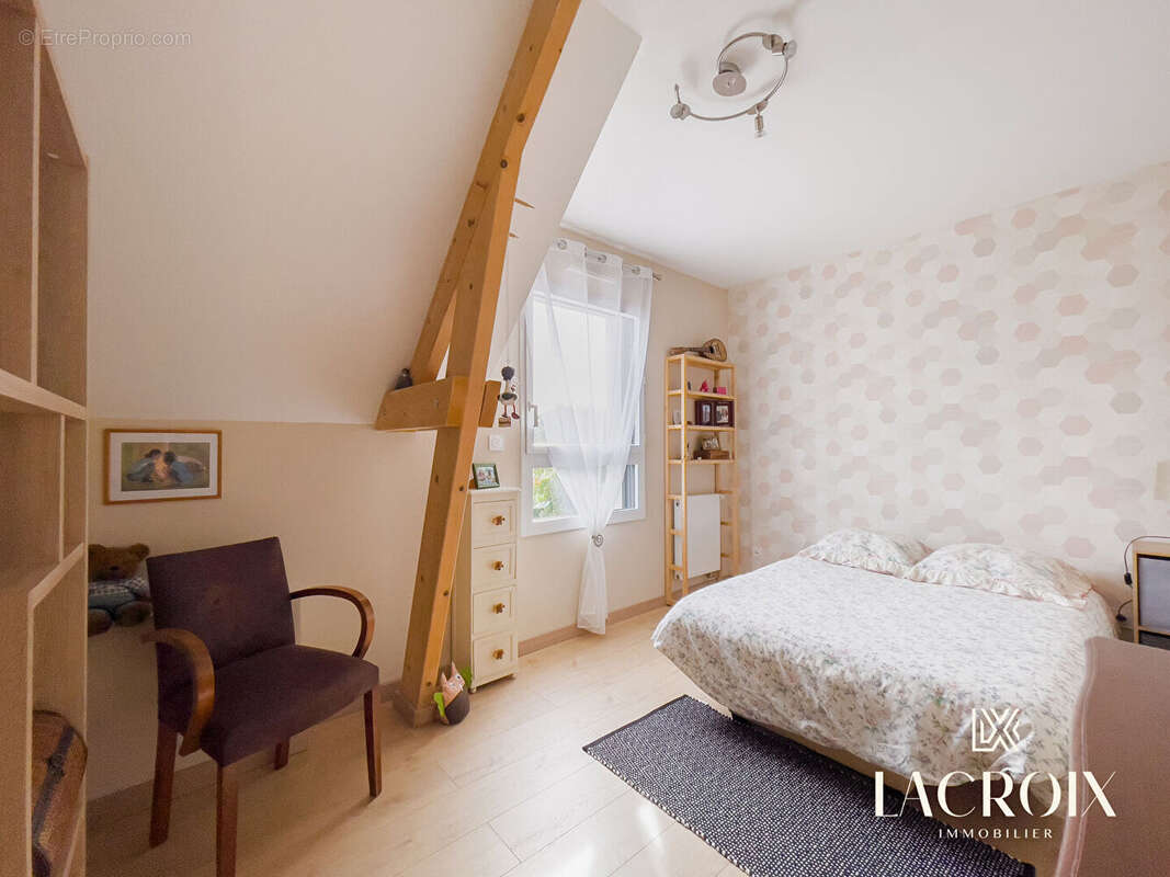 Maison à LA CHAPELLE-DES-FOUGERETZ