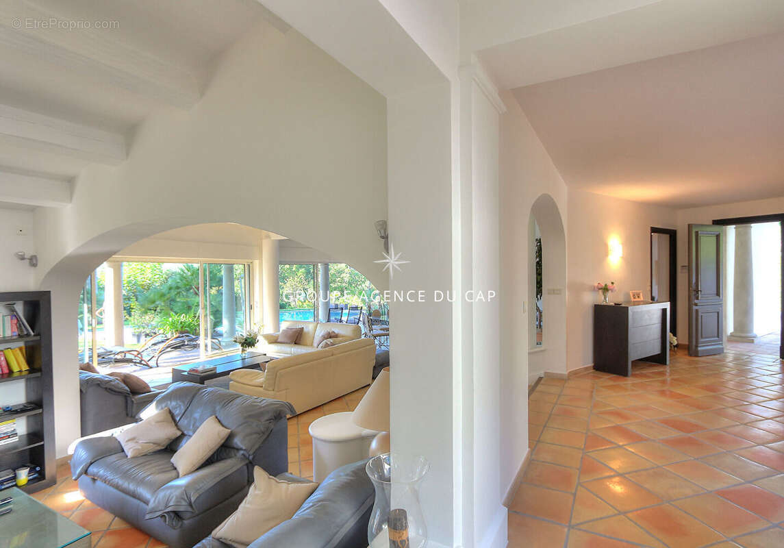 Villa d'exception à vendre à Saint Raphaël - Valescure, 7 pièces, piscine chauffée - photo 6