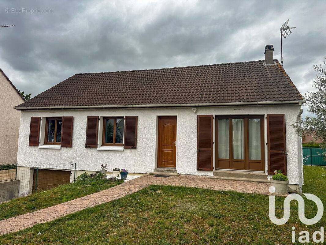 Photo 1 - Maison à SAINT-JEAN-DE-LA-RUELLE