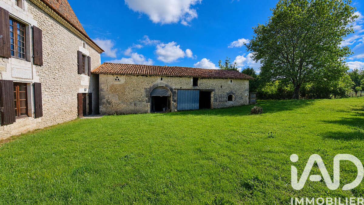Maison 242 m² à Bouteilles-Saint-Sebastien  - photo 8