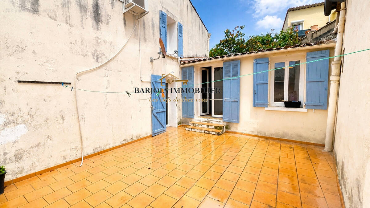 Maison terrasse et garages - photo 1