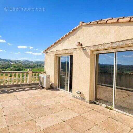 Maison de village de 4 chambres avec garage et grande terrasse offrant une vue panoramique sur les vignes - photo 2