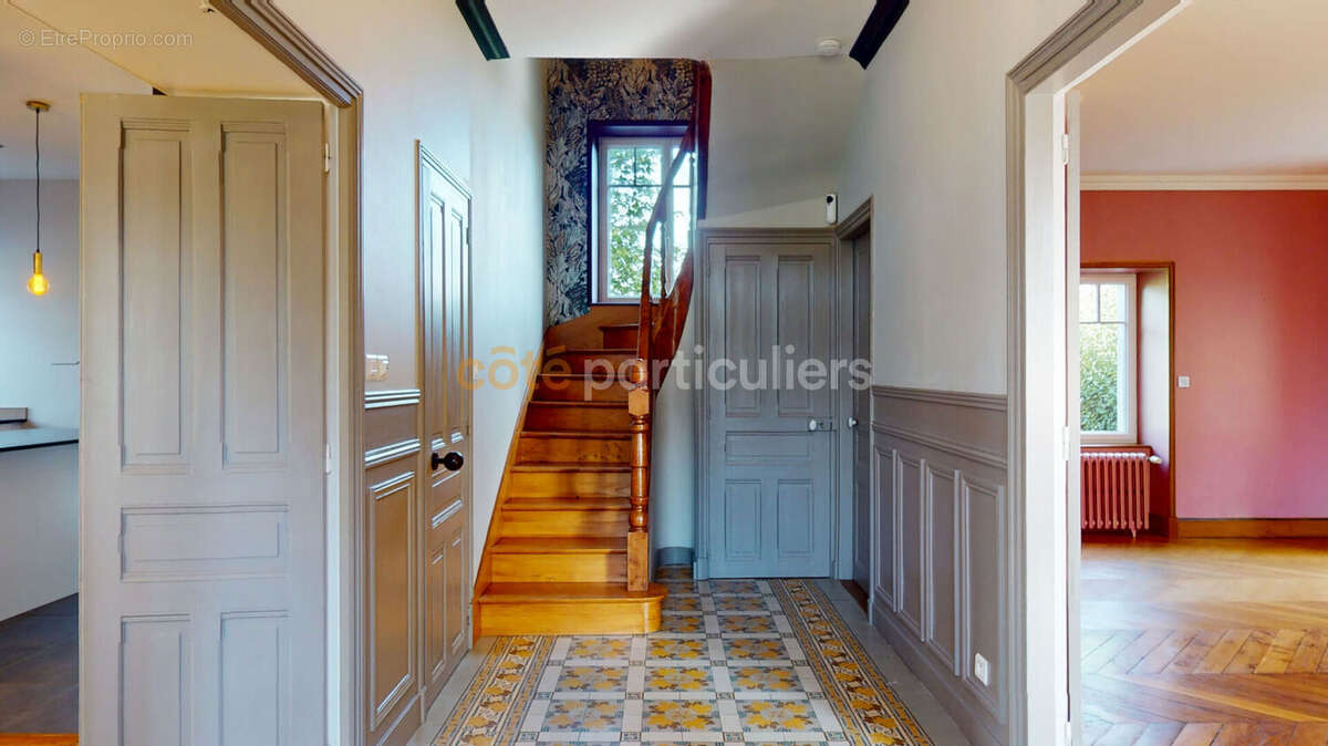 Angey, Demeure de charme familiale 216m2 ,5 chambres ,Parc arboré & bassin naturel - photo 4