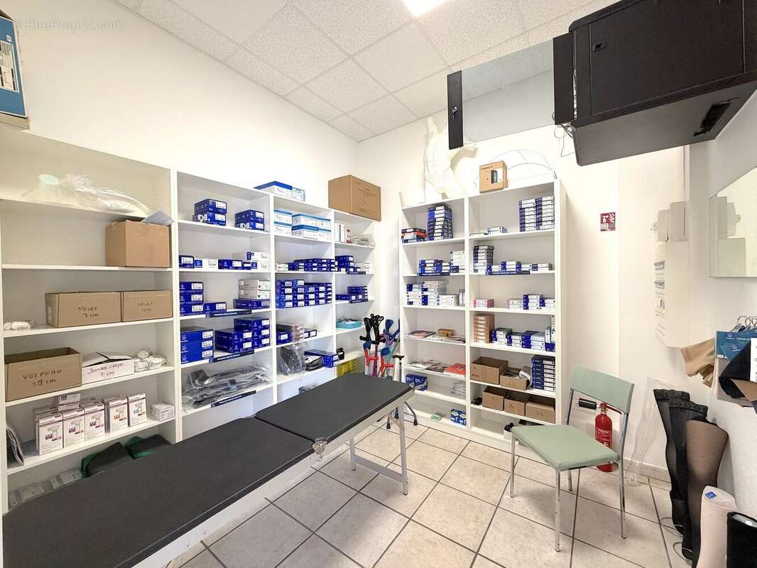 Commerce à SAINT-JULIEN-MONT-DENIS