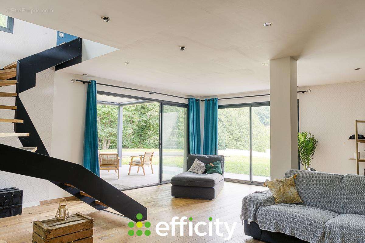 Maison à CIVRIEUX-D&#039;AZERGUES