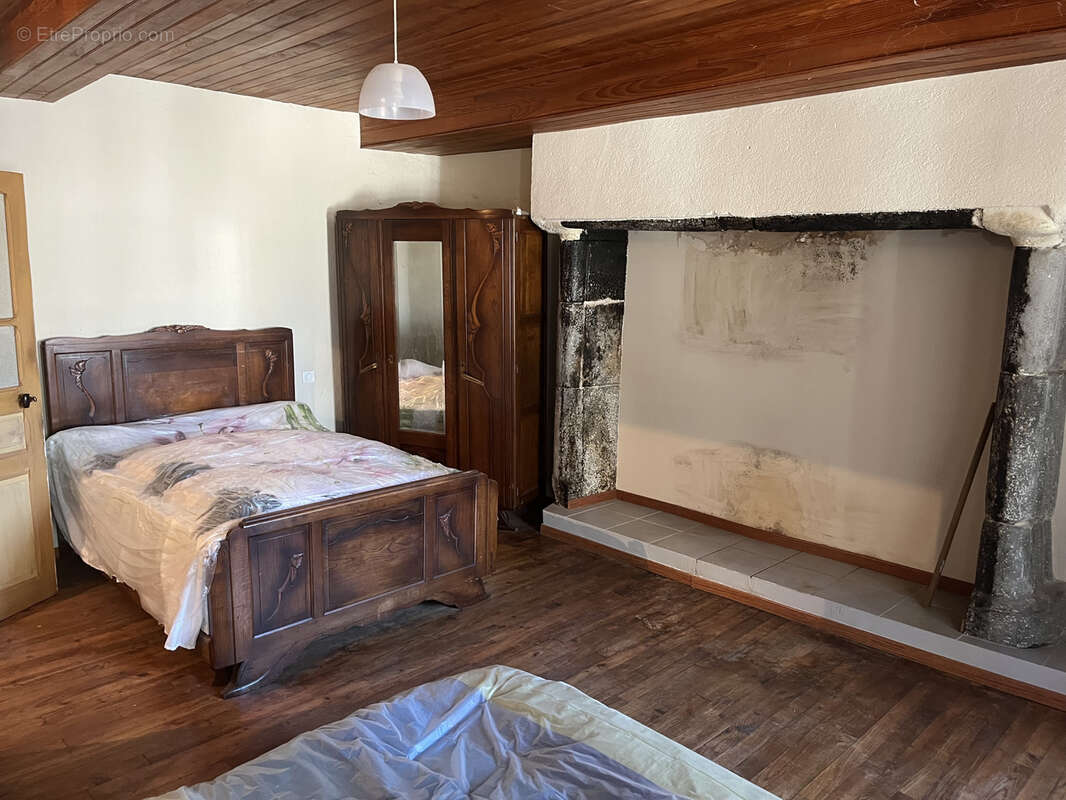 Maison à ANGLARDS-DE-SALERS