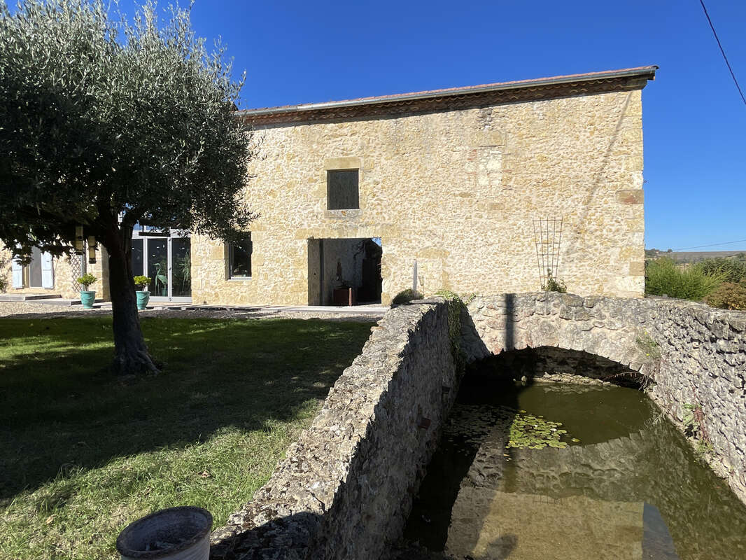 Maison à VIC-FEZENSAC