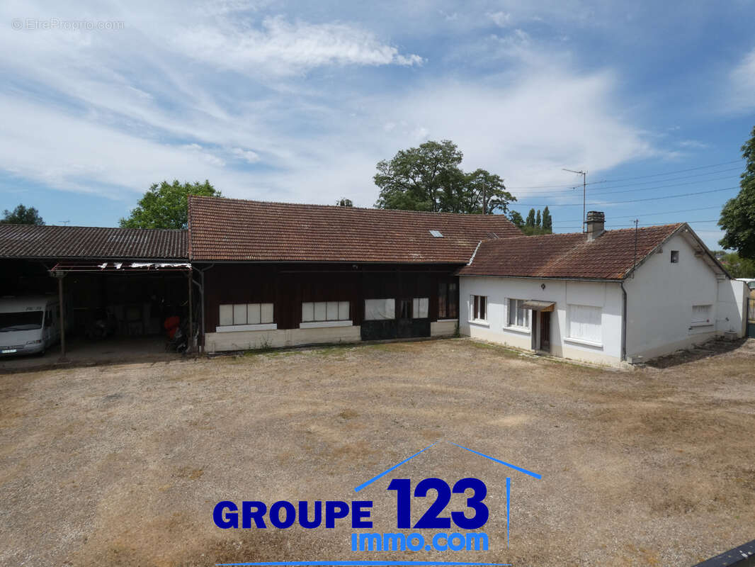 Maison à BRIENON-SUR-ARMANCON