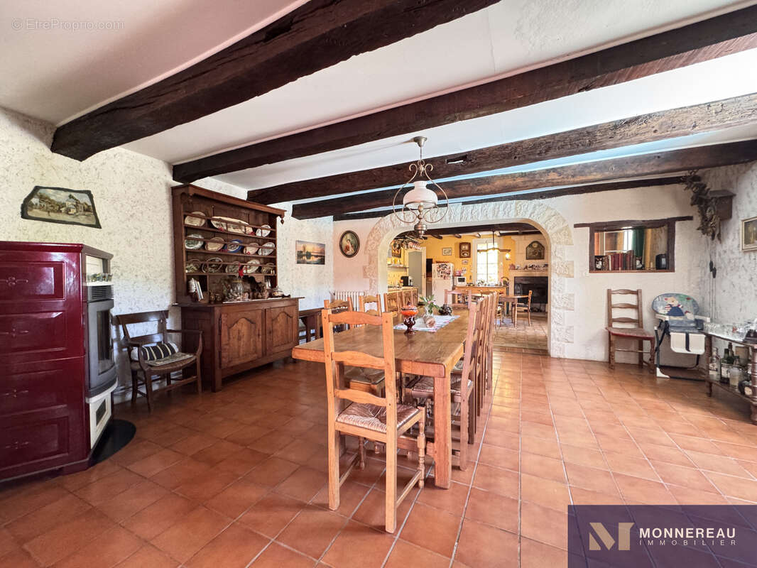 Maison à BARBEZIEUX-SAINT-HILAIRE