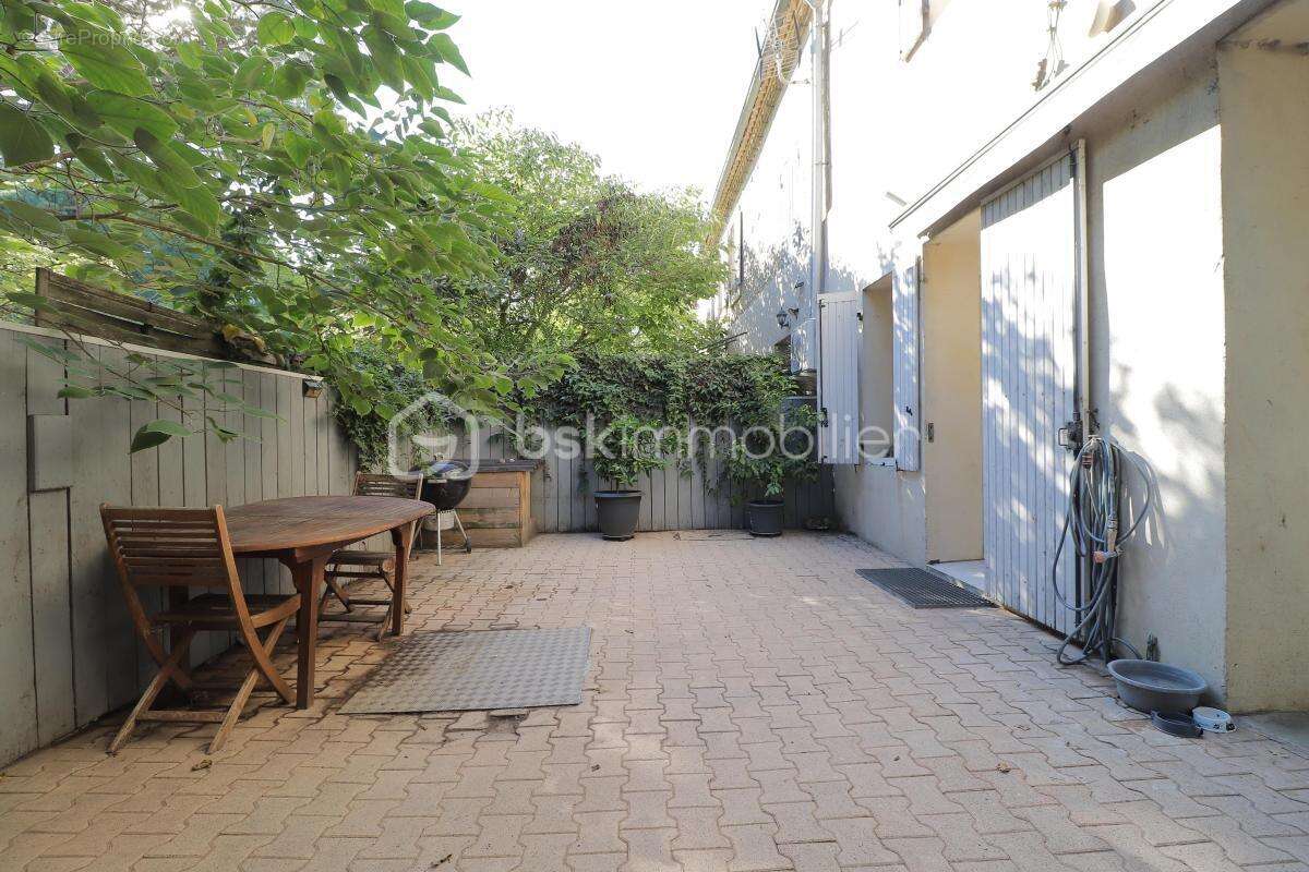 Maison à SAINT-LAURENT-D'AIGOUZE